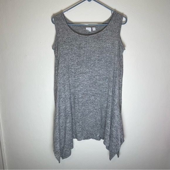NY&C Gray Cold Shoulder Long Sleeve Tunic Top w/Shark Bite Hem - Picture 1 of 7